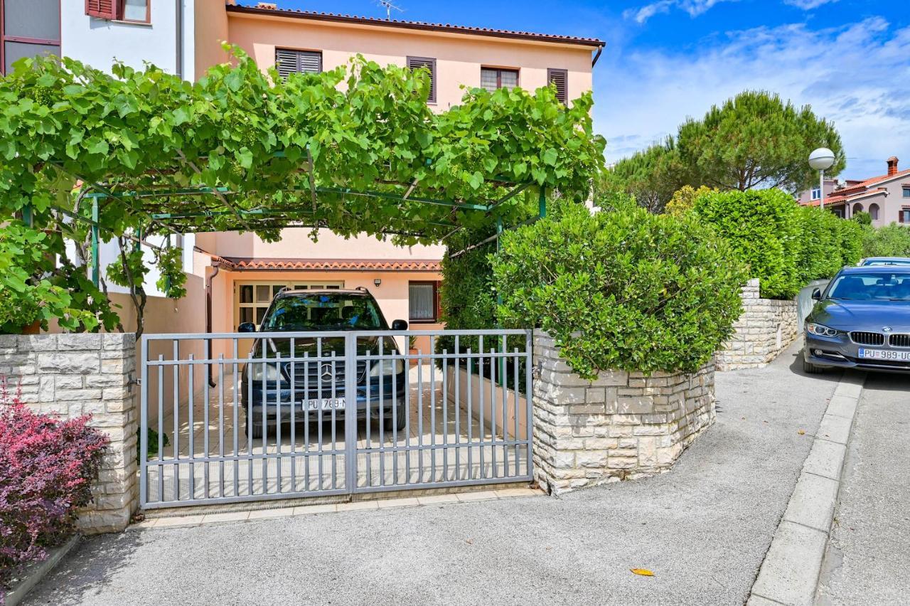 Iby Apartment Pula Bagian luar foto