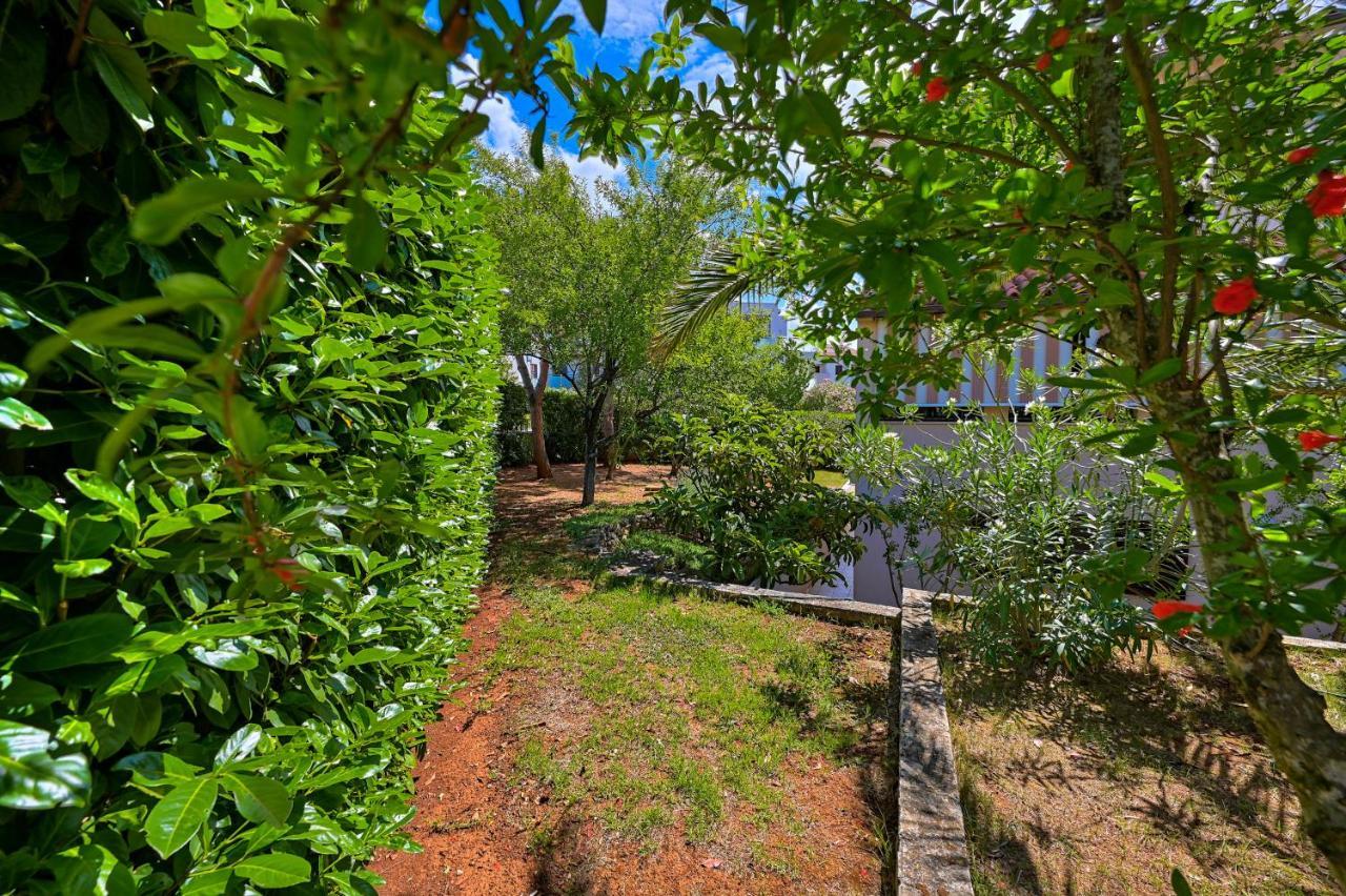 Iby Apartment Pula Bagian luar foto