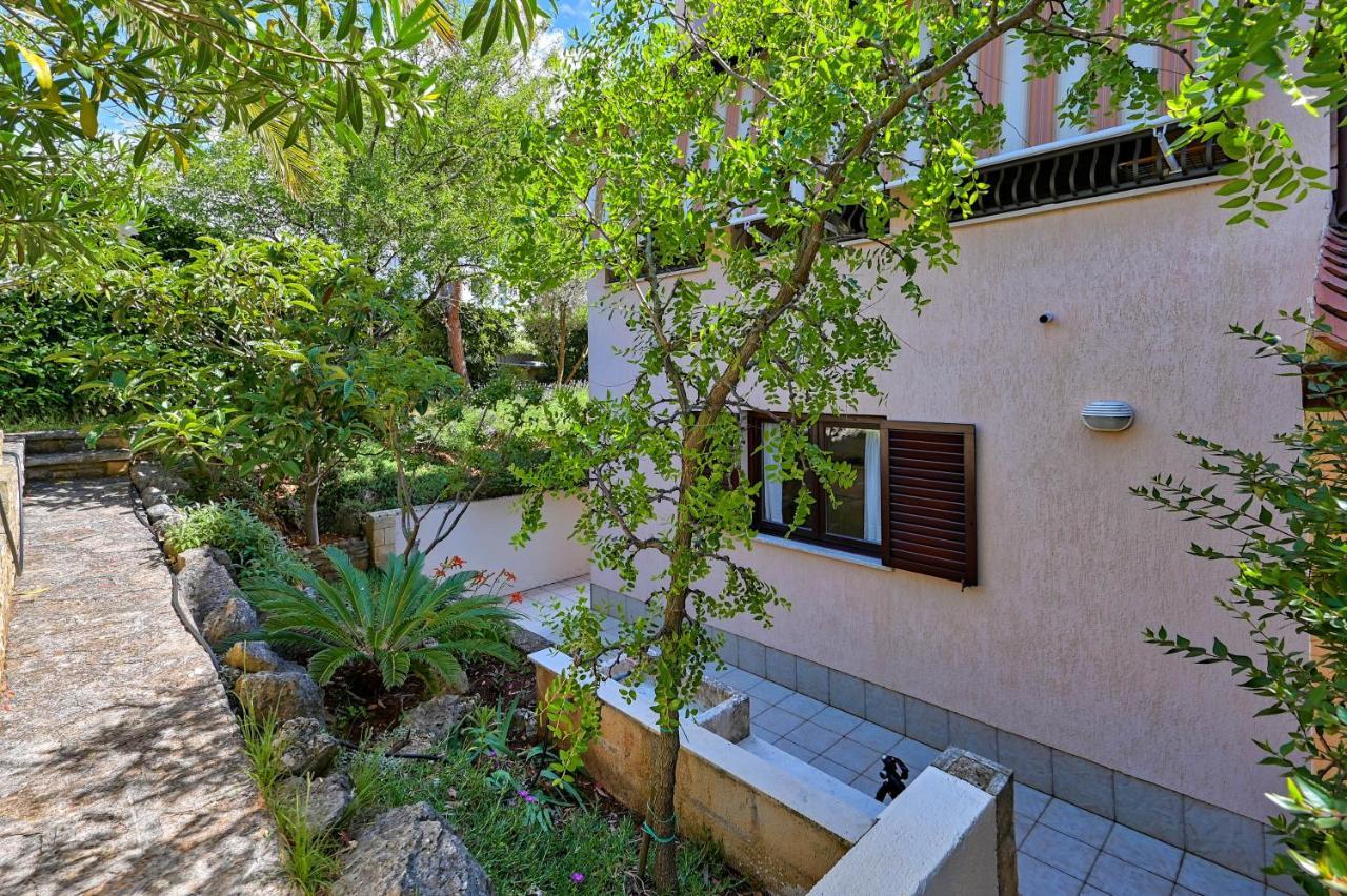 Iby Apartment Pula Bagian luar foto