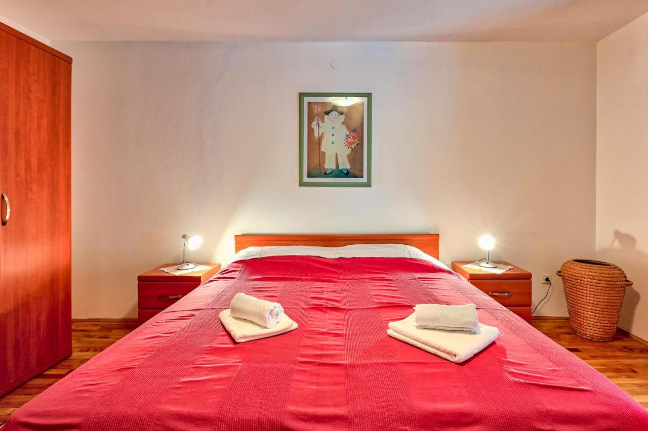 Iby Apartment Pula Bagian luar foto