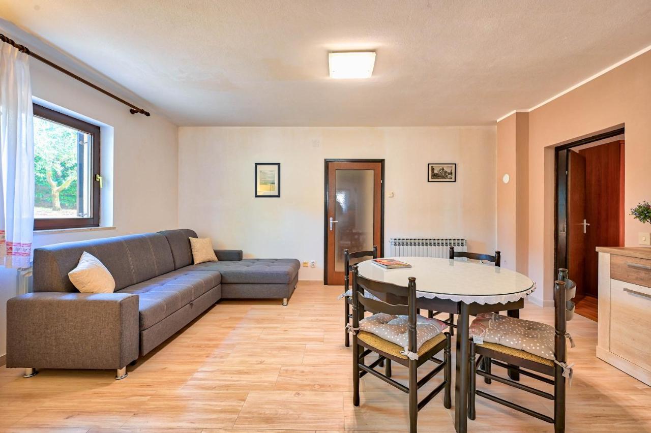 Iby Apartment Pula Bagian luar foto