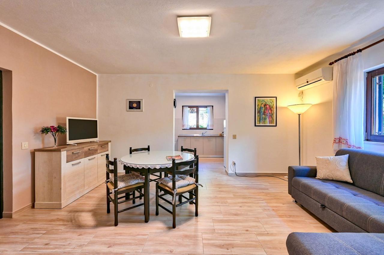 Iby Apartment Pula Bagian luar foto
