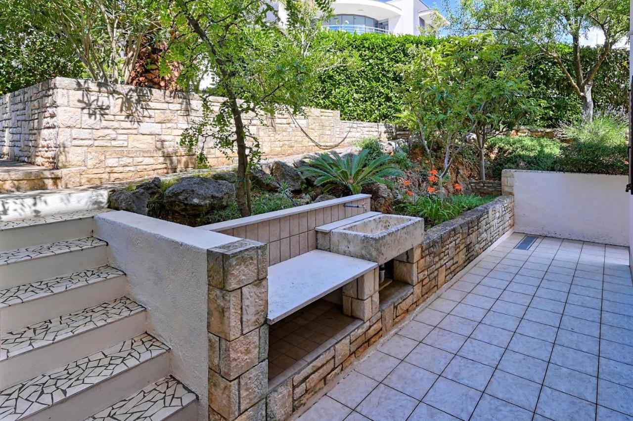 Iby Apartment Pula Bagian luar foto