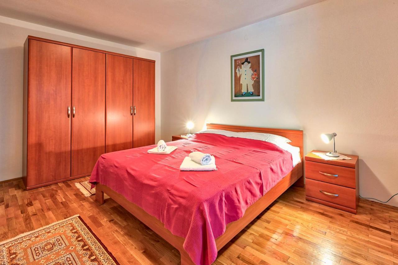 Iby Apartment Pula Bagian luar foto