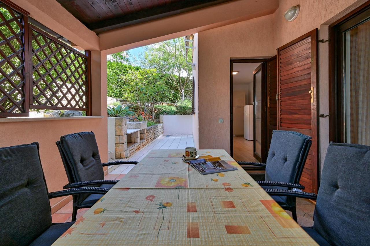 Iby Apartment Pula Bagian luar foto