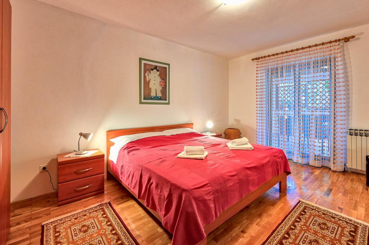 Iby Apartment Pula Bagian luar foto