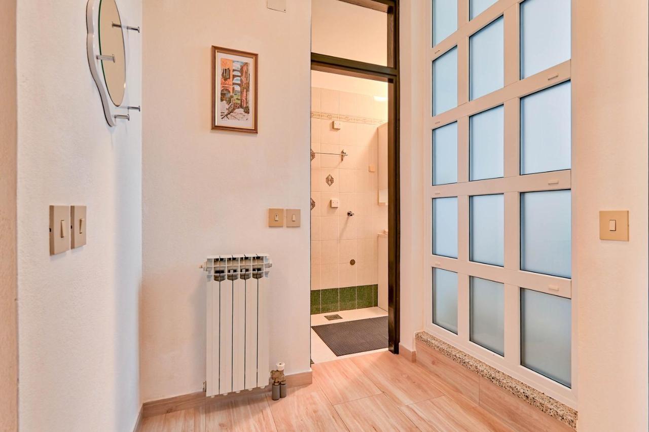Iby Apartment Pula Bagian luar foto